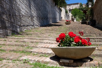 Fossombrone (Italien/Marken), Via Zandri in Richtung corte alta