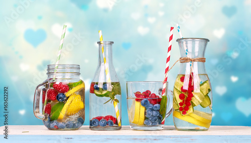 &amp;quot;Wasser mit frischen Früchten&amp;quot; Stockfotos und lizenzfreie Bilder auf ...