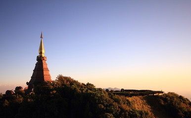 Obraz premium Phramahathat Napamathanidol and Phramahathat Napaphol Bhumisiri Stupa. Bhddhist Stupa on the top of Doi Inthanon Mountain, Chaingmai, Thailand 