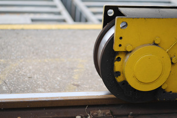 The bridge crane wheel on the guide rails in the container terminal