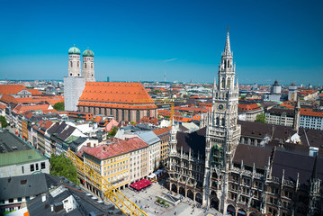 Obraz premium Aerial view on Marienplatz town hall and Frauenkirche in Munich, Germany