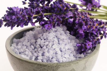 Fototapeta premium lavender bath salt and some fresh lavender