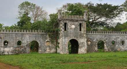 Fototapeta premium Alte Plantage aus der Kolonialzeit, Principe Island, Sao Tome und Principe, Afrika