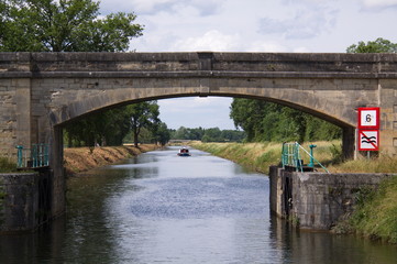 Brücke über Yonne in Burgund
