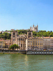 Fototapeta premium Lyon cityscape with Lyon Cathedral and the Basilica of Notre-Dame de Fourvière in the background