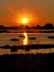 Coucher de soleil sur la côte bretonne de Plougrescant