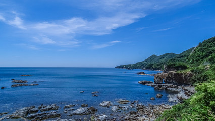 Fototapeta na wymiar 国立公園,日本海,日御碕灯台付近,赤石鼻の青い空,絶景