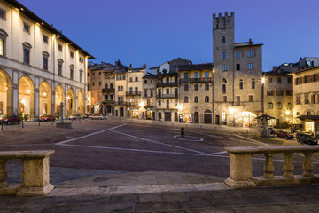 Fototapeta na wymiar Arezzo. Piazza Grande, time lapse