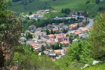 Fototapeta na wymiar Blick vom Parco Comunale Monte Montone auf Villagrande (Italien/Marken)