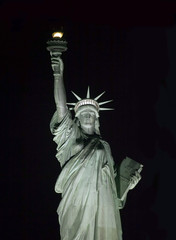 Fototapeta premium Statue of Liberty at night