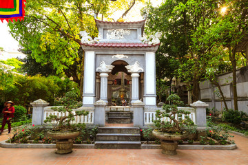 Fototapeta na wymiar Tempel in Hanoi