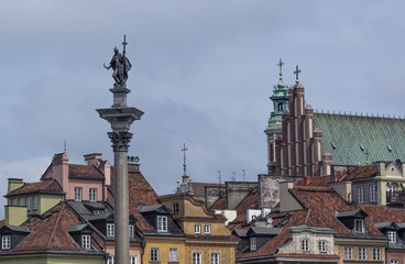 Fototapeta premium Sigismund's Column in Warsaw, Poland and Old Town rooftops
