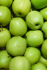 Beet, ripe, green apples in a box.