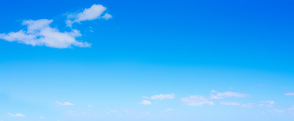 Obraz premium Small clouds and blue sky