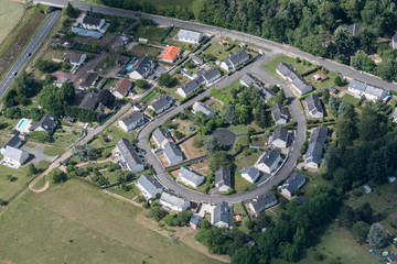 Vue aérienne d'un ensemble de maisons près d'azar-le-Rideau dans l'Indre-et-Loire en France