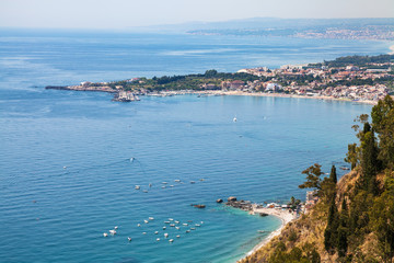 Fototapeta na wymiar view of sea from Piazza IX Aprile in Taormina city