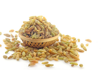 Raisin in wooden bowl