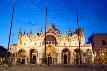 Plakat Saint Mark's Basilica at dusk in Venice, Italy