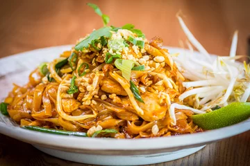 Foto op Canvas chicken pad thai noodles © wing