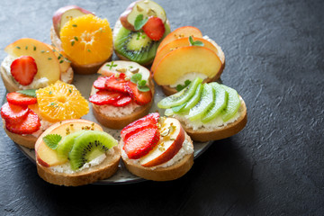 Fruit dessert sandwiches with ricotta cheese