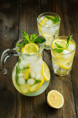 Lemonade with lemon, mint and ice