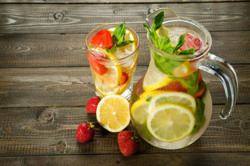 Lemonade with lemon and strawberry, mint and ice