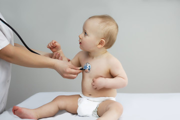 the little boy doctor listens to the heartbeat