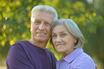 Fototapeta premium senior couple hugging 