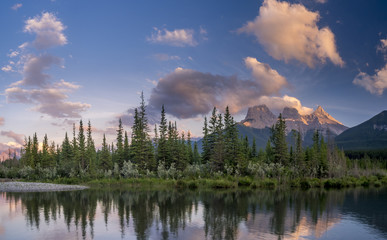 Naklejka premium Three Sisters at sunset along the Bow River in Alberta Canada