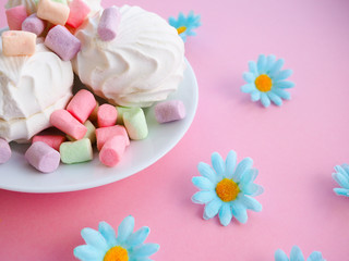 Naklejka na ściany i meble Marshmallow in white plate on pink background