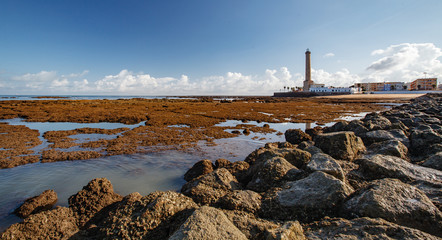 Fototapeta na wymiar The lighthouse and the Chipiona embankment