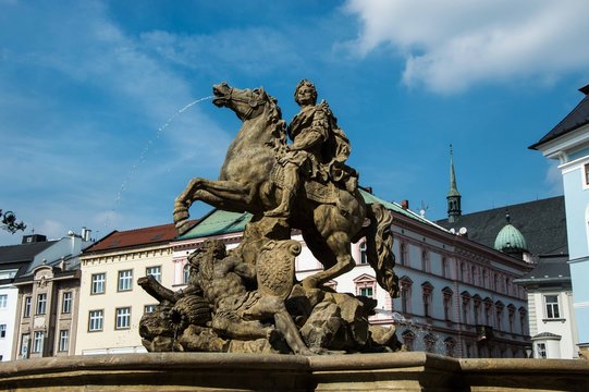 NA SZLAKU &ndash; OŁOMUNIEC -FONTANNA CESARZA