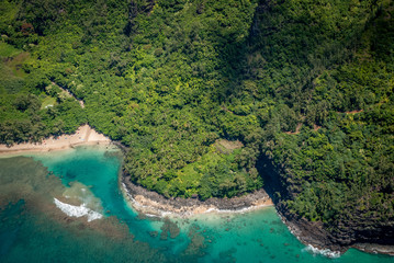 vue aérienne kauaii hawaii mer turquoise paradisiaque