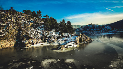 bords de loire sous la neige 