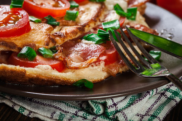 Omelette with bacon and tomatoes