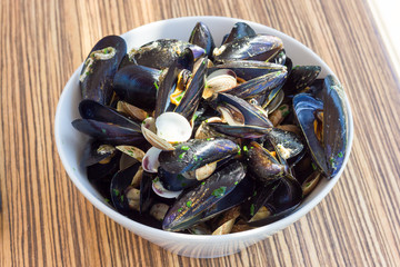 Mussels plum with lemon