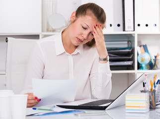 Adult woman is having complicated issue with project