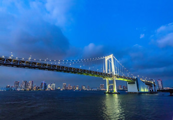 Naklejka premium 夕暮れのレインボーブリッジ