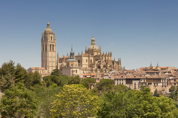 Fototapeta na wymiar The Cathedral of Segovia overlooking the city 