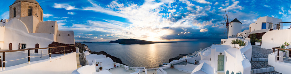 Fototapeta premium Zmierzch na Oia, Santorini. Grecja