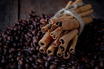 Coffee beans with cinnamon A mixture of popular drinks.