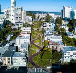 Foto op Canvas Aerial view of the Lombard street in San Francisco © Uladzik Kryhin