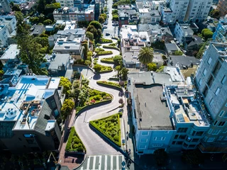 Fotobehang Aerial view of the Lombard street in San Francisco © Uladzik Kryhin