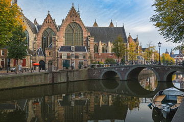 Obraz premium The Old Church in the red light district of Amsterdam