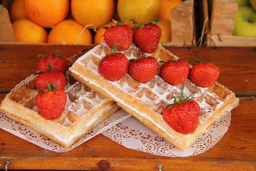 Waffeln mit Erdbeeren