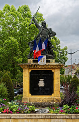 Monument statue homme avec fusil