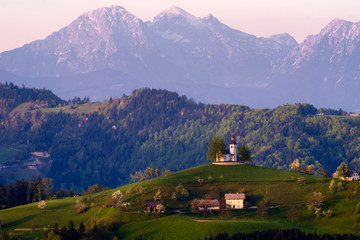 Obraz premium Church of St Thomas at Praprotno, with Kamnik Savinja alps in the background