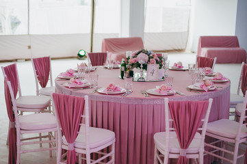 Decoration of tables at the wedding