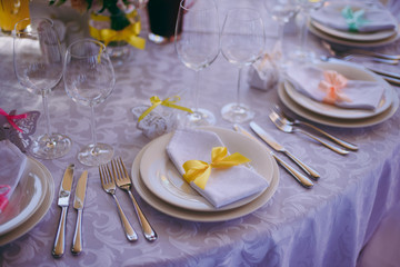 Decoration of tables at the wedding