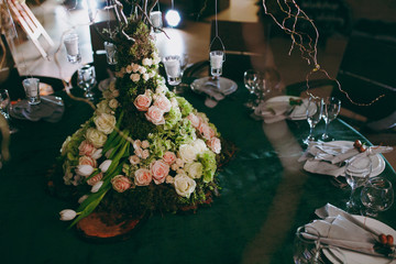Obraz na płótnie Canvas Beautiful decoration of flowers at the wedding